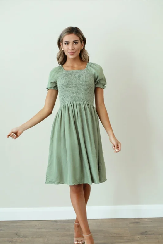 shift dressAnnalise Smocked Dress in Light Green