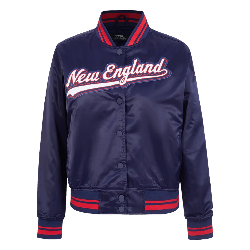 padded coatNFL NEW ENGLAND PATRIOTS SCRIPT TAIL WOMEN'S SATIN JACKET (MIDNIGHT NAVY/RED/MIDNIGHT NAVY)